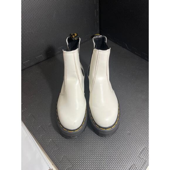 Dr. Martens 2976 Quad Womens Size 6 Chelsea Boots White Smooth Leather Pull On - Picture 2 of 8